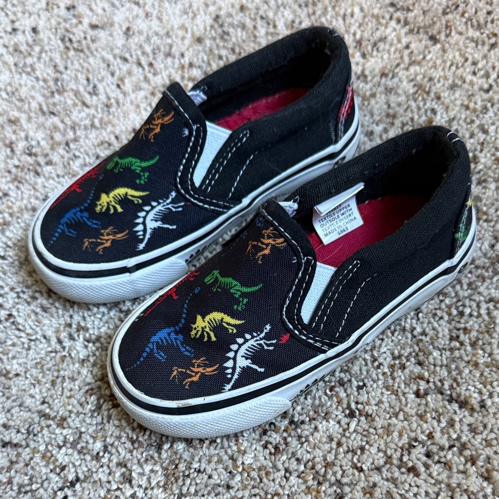 Tommy Bahama Dinosaur Kids Canvas Slip On Shoe size 7